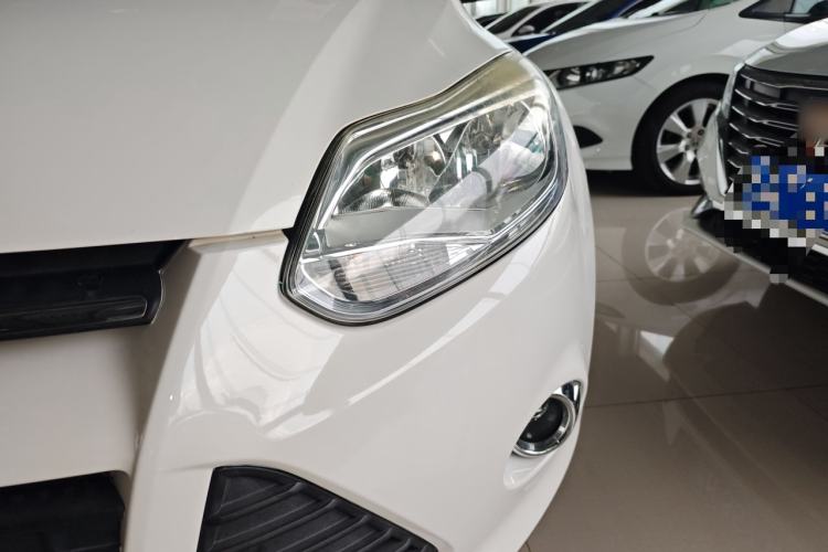 Used Ford Focus 2012 Sedan 1.6L Manual Fashion Edition
