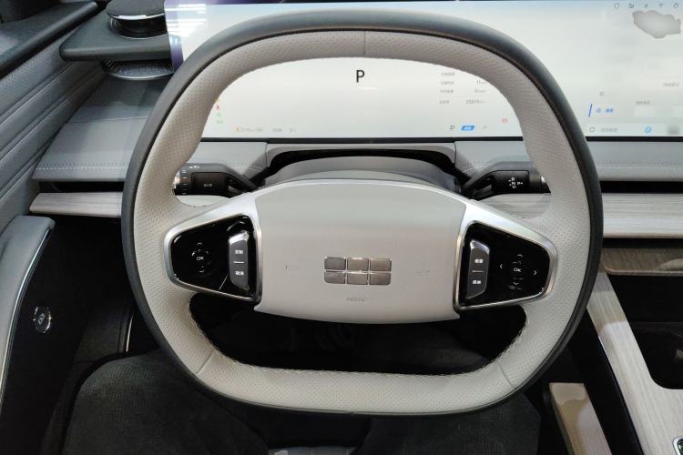 Used  E8 2024 550 km Range Rear-Drive Dragon Edition
