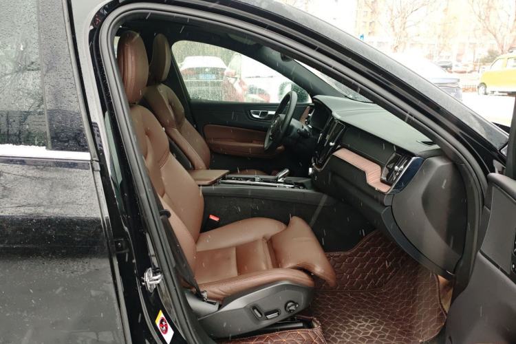 Used Volvo XC60 2022 B5 4x4 Smart Luxury Edition
