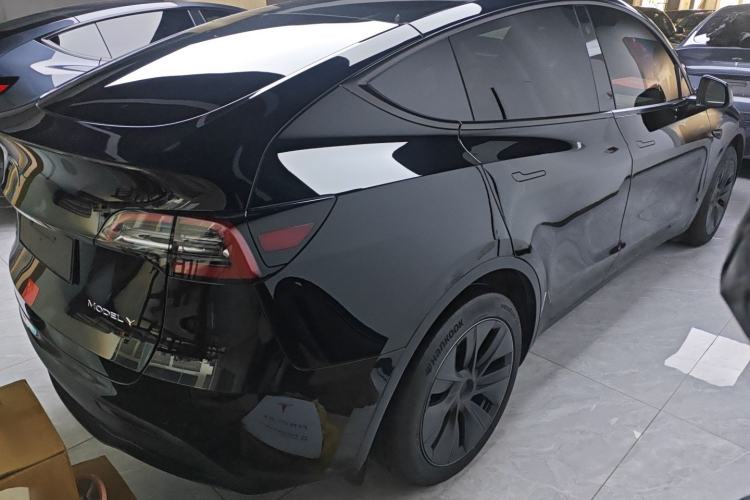 Used Tesla Model Y 2023 Long-Range All-Wheel-Drive Version
