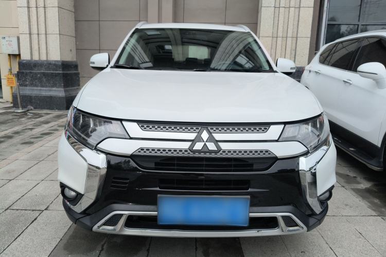Used Mitsubishi Outlander 2019 2.4L 4x4 Zhi Xiang Edition 5 Seats China V Emission Standard