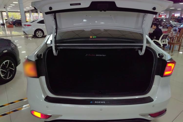 Used Roewe i5 2020 1.5L Automatic 4G Connect Luxury Flagship Edition
