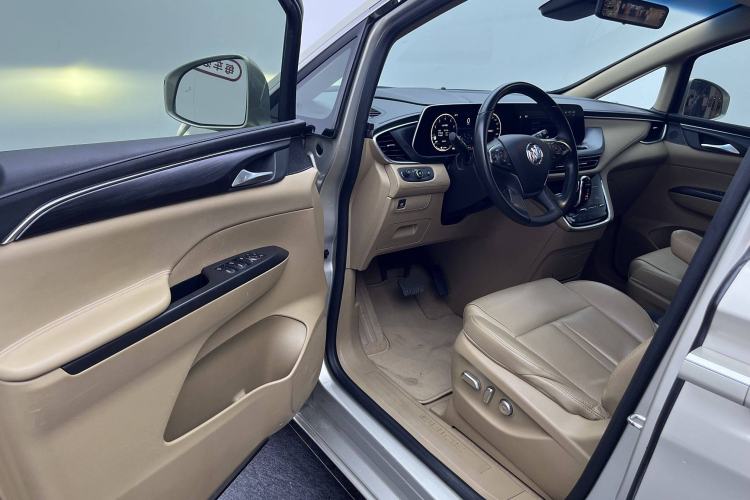 Used Buick GL8 2021 ES Landtrek 653T Luxury Model
