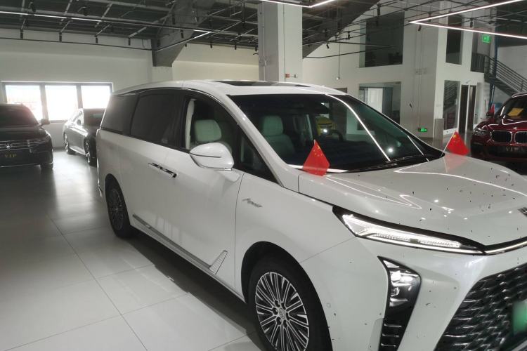 Used Buick GL8 New Energy 2024 Lu Zun Luxury Edition 7-Seater
