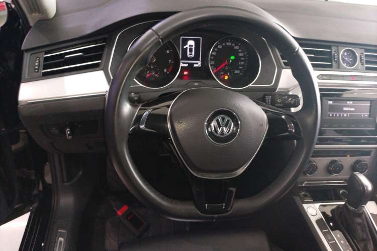 Used Volkswagen Magotan 2018 280TSI DSG Comfort Model
