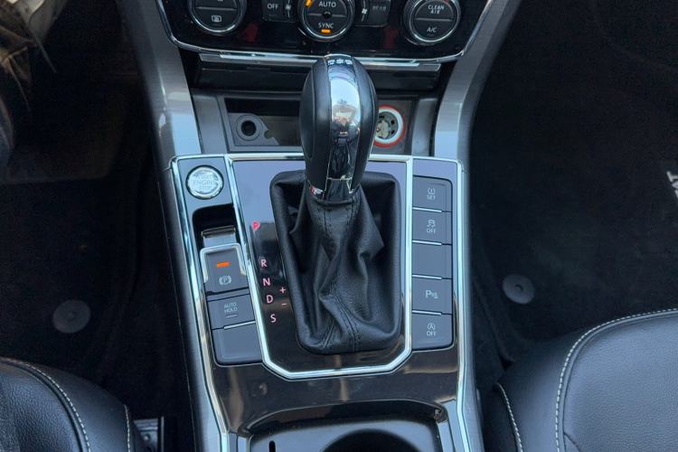 Used Volkswagen Passat 2017 330TSI DSG Luxury Edition
