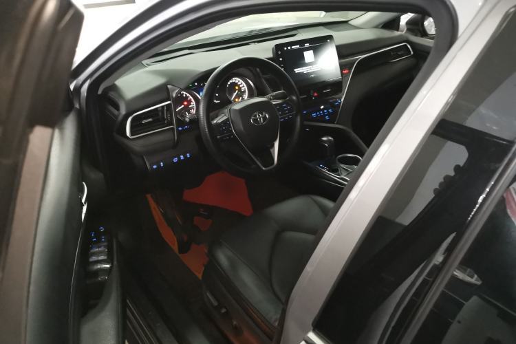 Used Toyota Camry 2021 2.0G Luxury Edition
