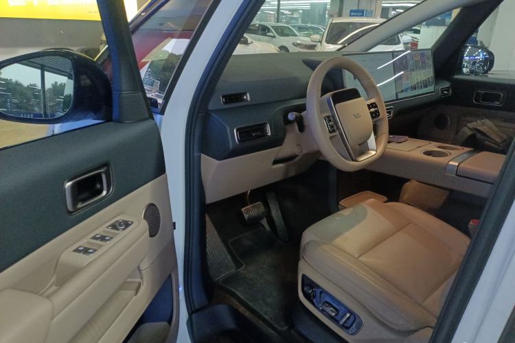 Used Li Auto MEGA 2025 Ultra Smart Refreshed Edition