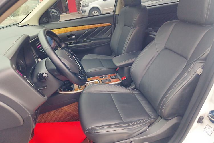 Used Mitsubishi Outlander 2019 2.0L Two-Wheel Drive Comfort Edition 5 Seats China V Standard