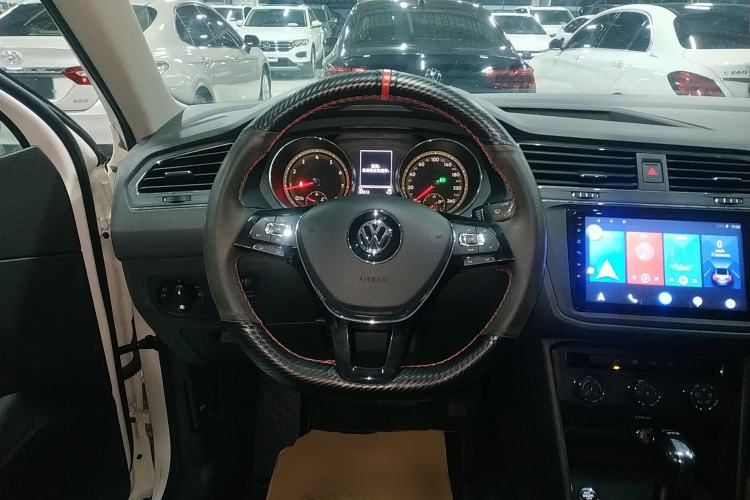 Used Volkswagen Tiguan L 2020 330TSI Automatic Two-Wheel Drive Luxury Edition China VI Standard