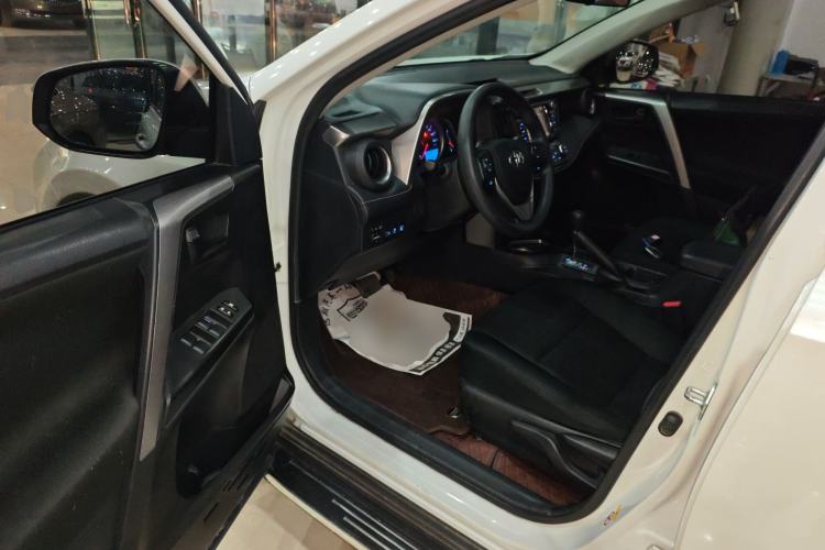 Used Toyota RAV4 2016 2.0L CVT Two-Wheel Drive Comfort Edition China V Standard