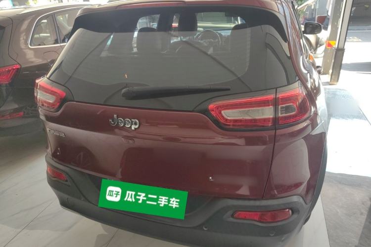 Used  Cherokee 2017 2.0L Superior Edition