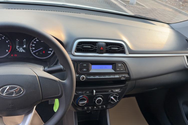 Used Hyundai Verna 2017 1.4L Manual Refreshed Version China VI Standard
