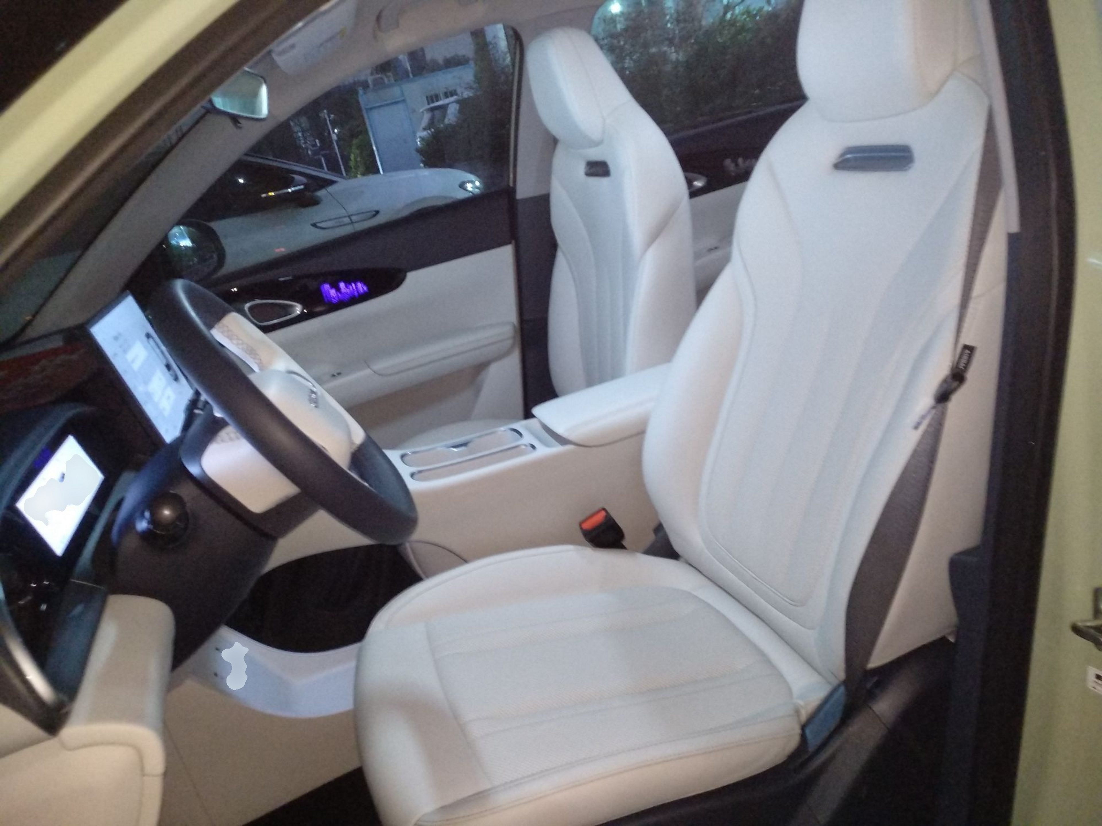 Переднее сиденье в автомобиле