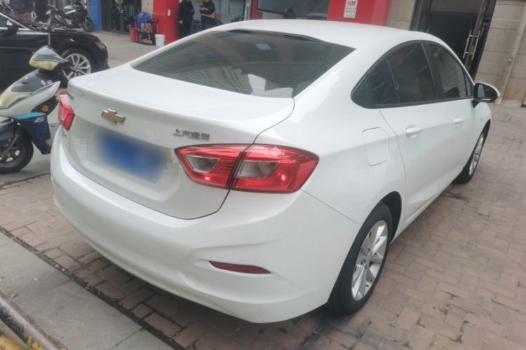 Used Chevrolet Cruze 2018 320 Automatic Pioneer Sunroof Edition
