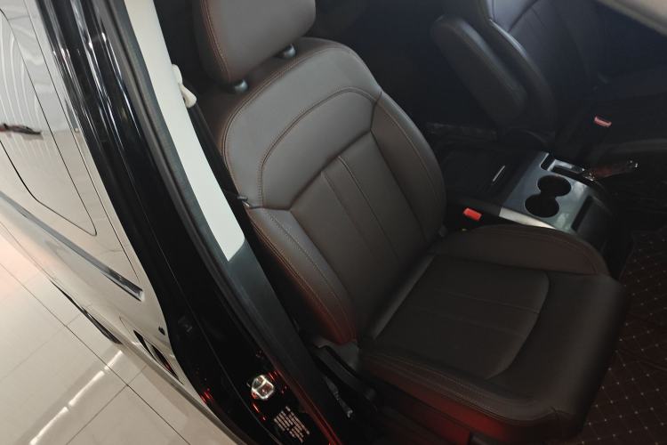 Used FORTHING Lingzhi PLUS 2021 Travel Edition 2.0L Manual Luxury 7-Seater
