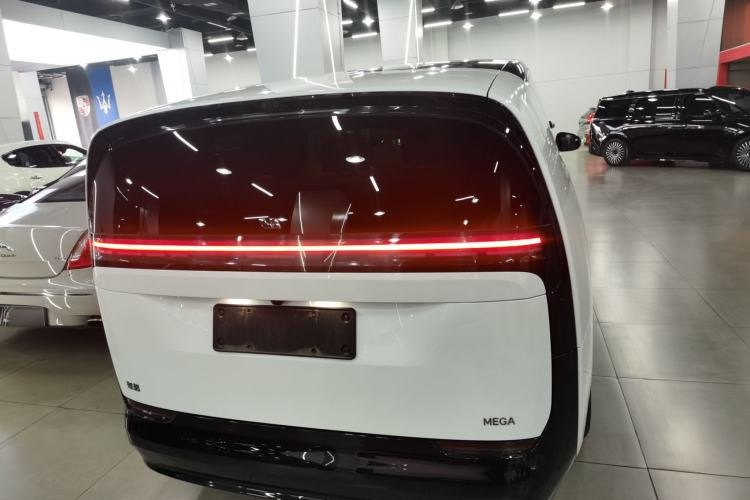 Used Li Auto MEGA 2024 Ultra Model
