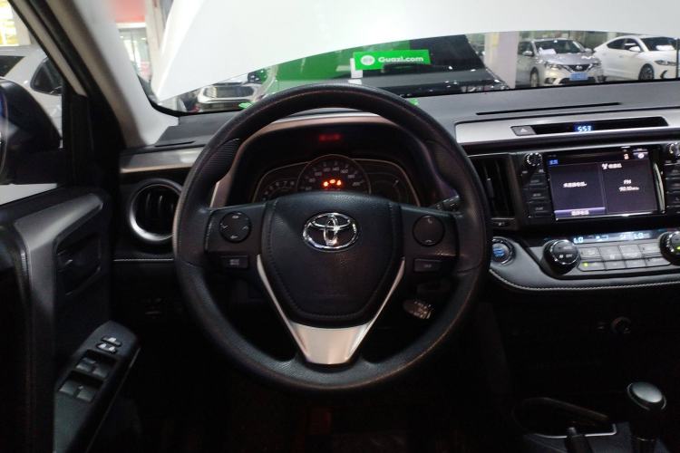 Used Toyota RAV4 2019 2.0L CVT Two-Wheel Drive Luxury Version China VI Standard
