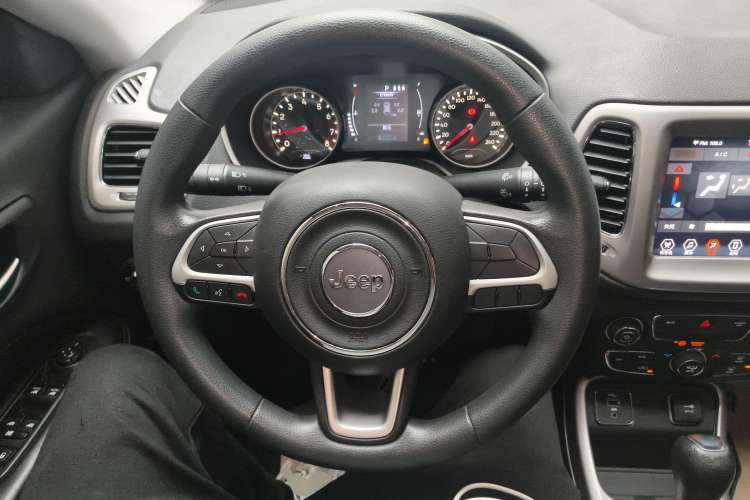 Used  Compass 2019 220T Automatic Enjoyment Version
