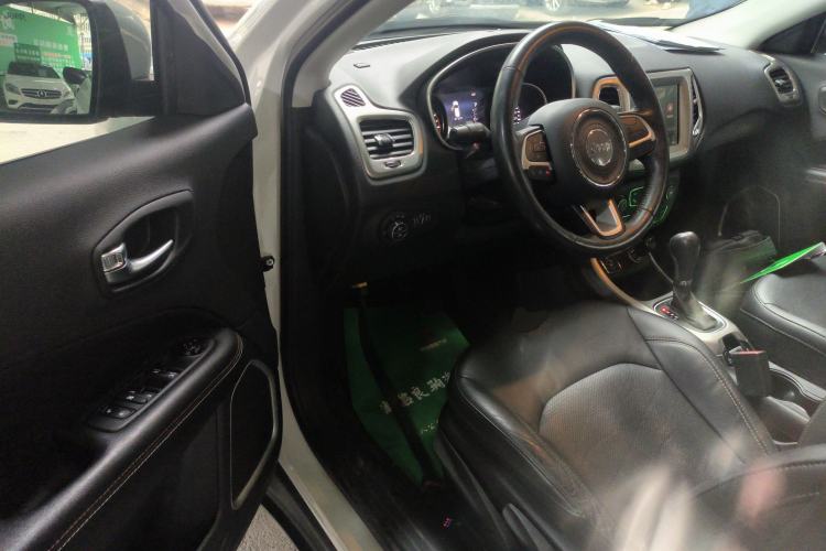 Used  Compass 2017 200T Automatic Family Edition
