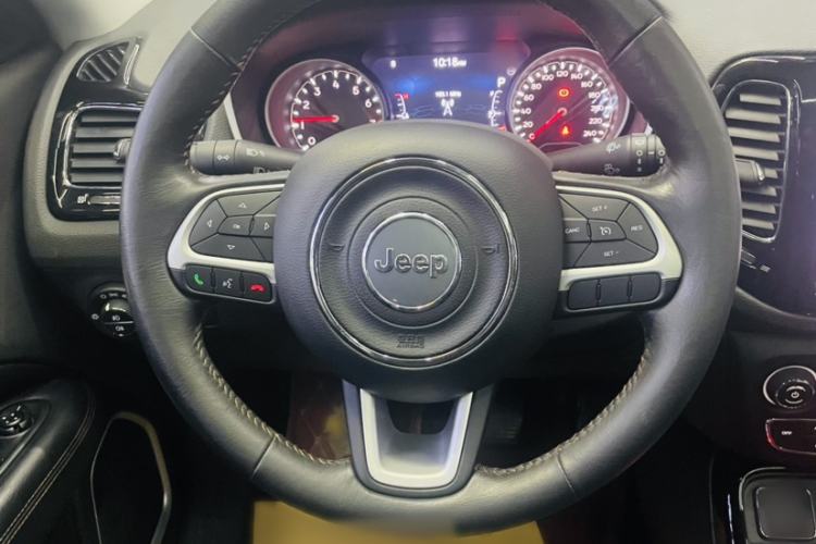 Used  Compass 2019 220T Automatic Family Edition
