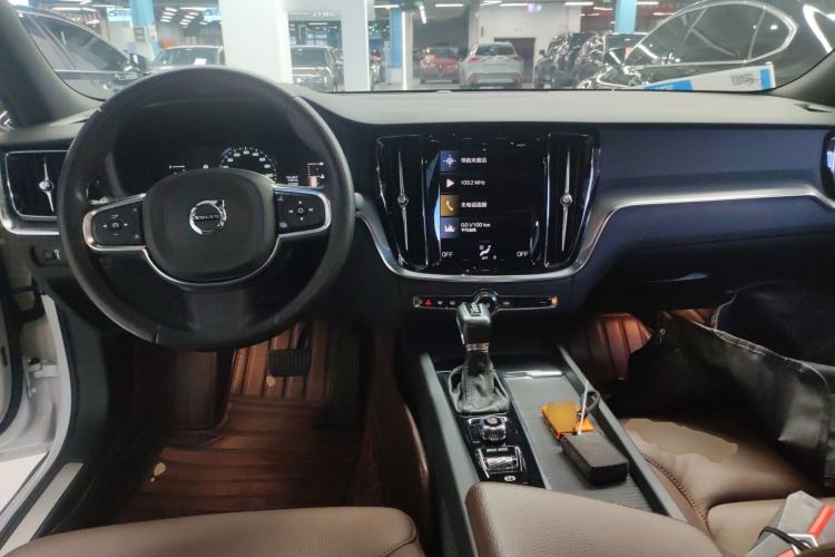 Used Volvo S60 2020 T4 Zhiyi Luxury Edition
