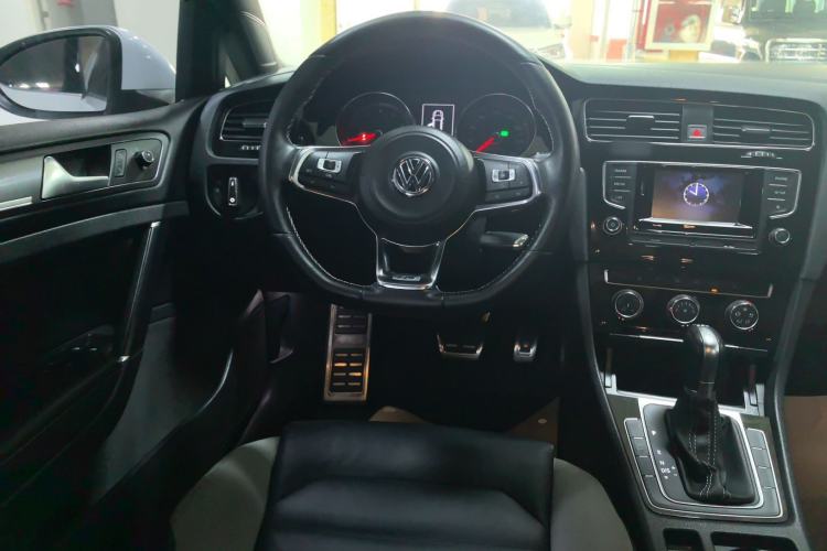 Used Volkswagen Golf 2016 1.4TSI Automatic R-Line
