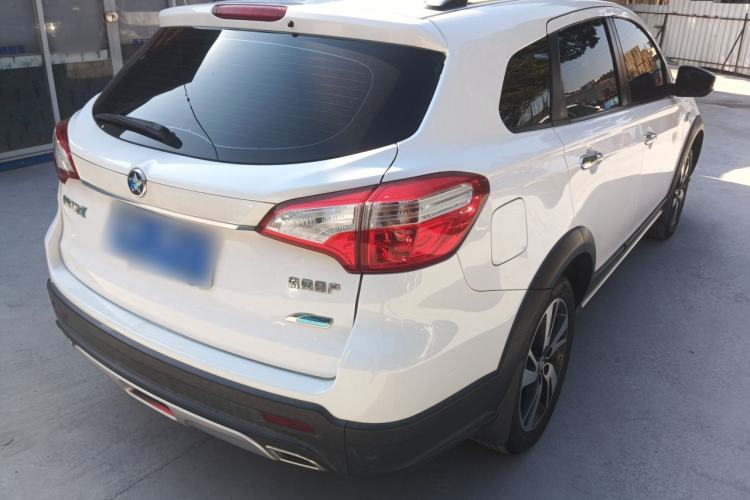 Used Venucia T70X 2015 2.0L CVT SmartFun Sport Edition
