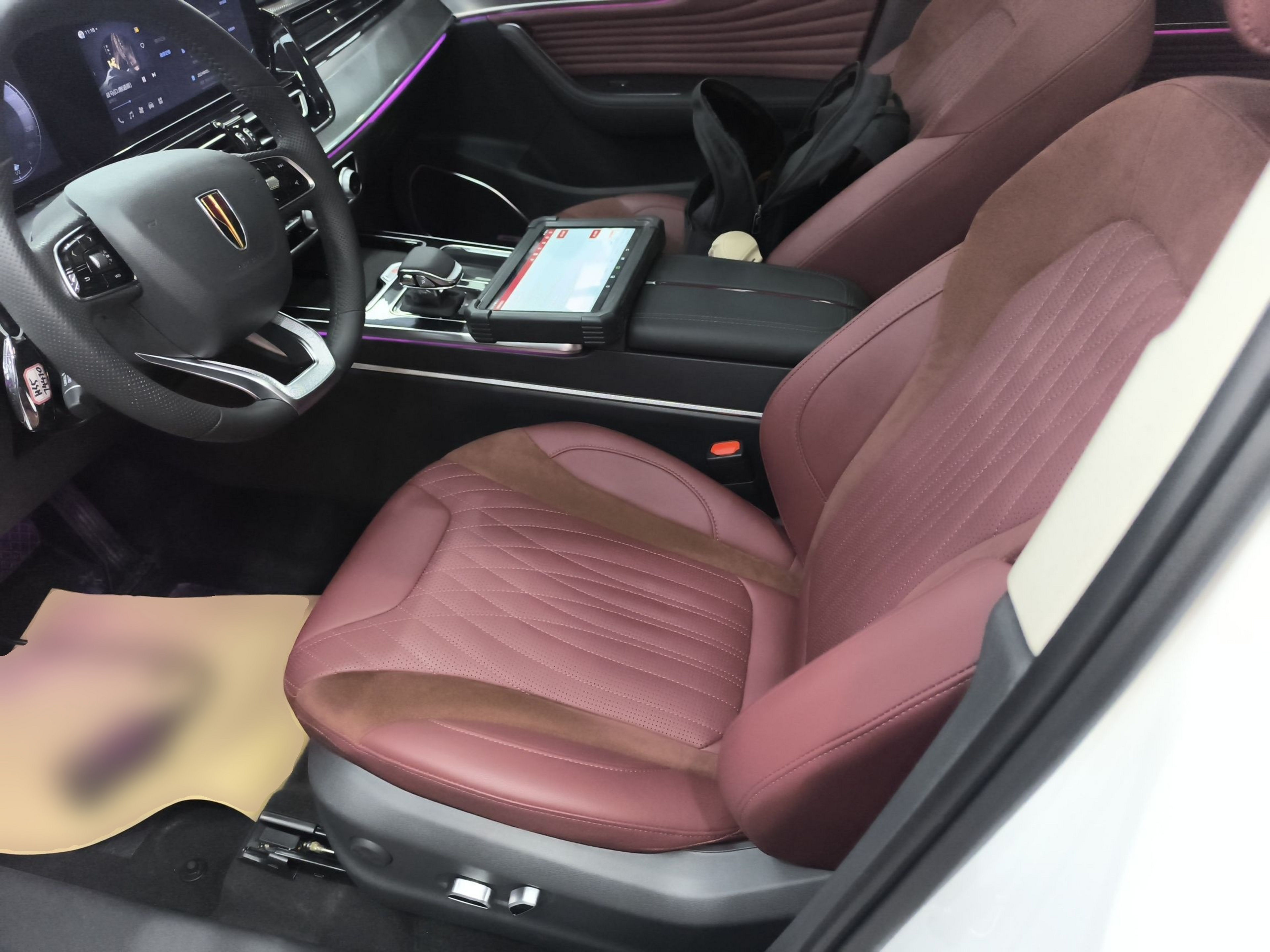 المقاعد الأمامية داخل السيارة