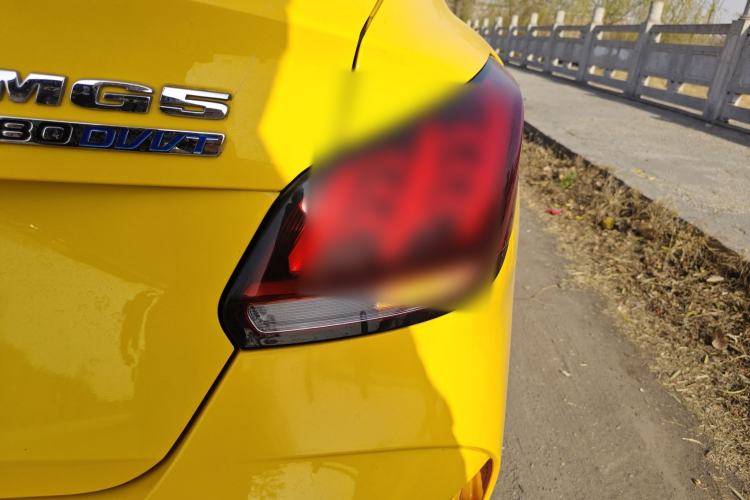 Used MG 5 2021 180 DVVT CVT Youth Luxury Edition
