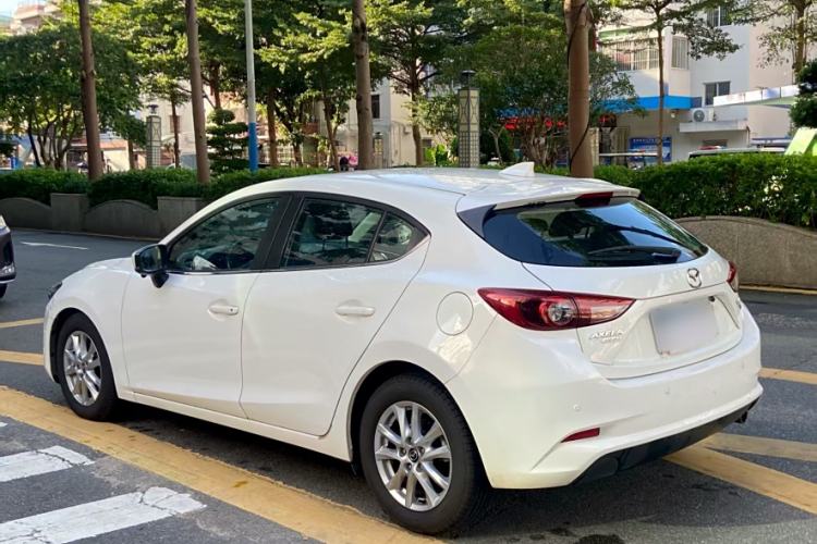 Used Mazda Mazda 3 Axela 2017 Hatchback 1.5L Automatic Luxury Model China VI Standard
