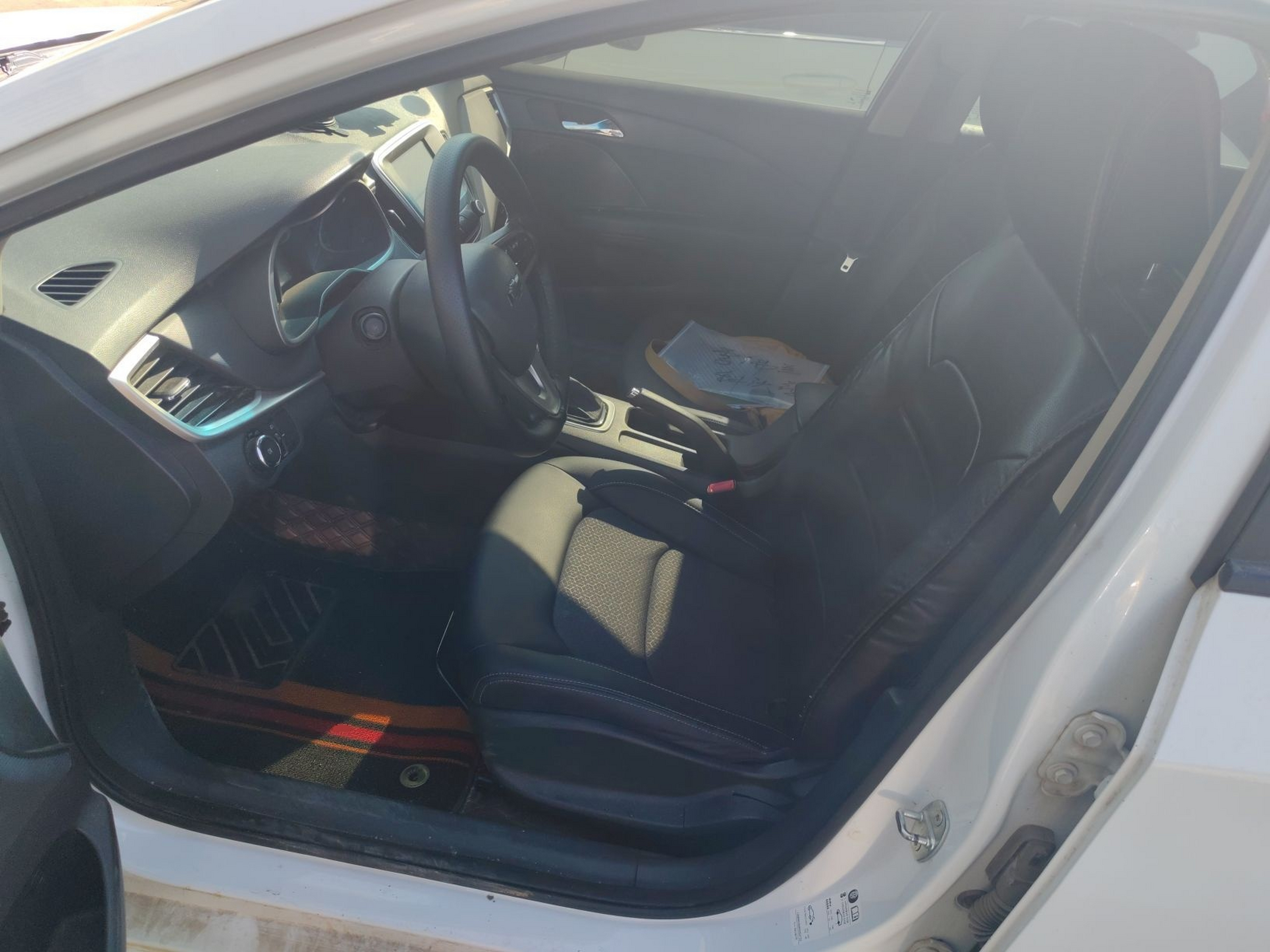 Переднее сиденье в автомобиле