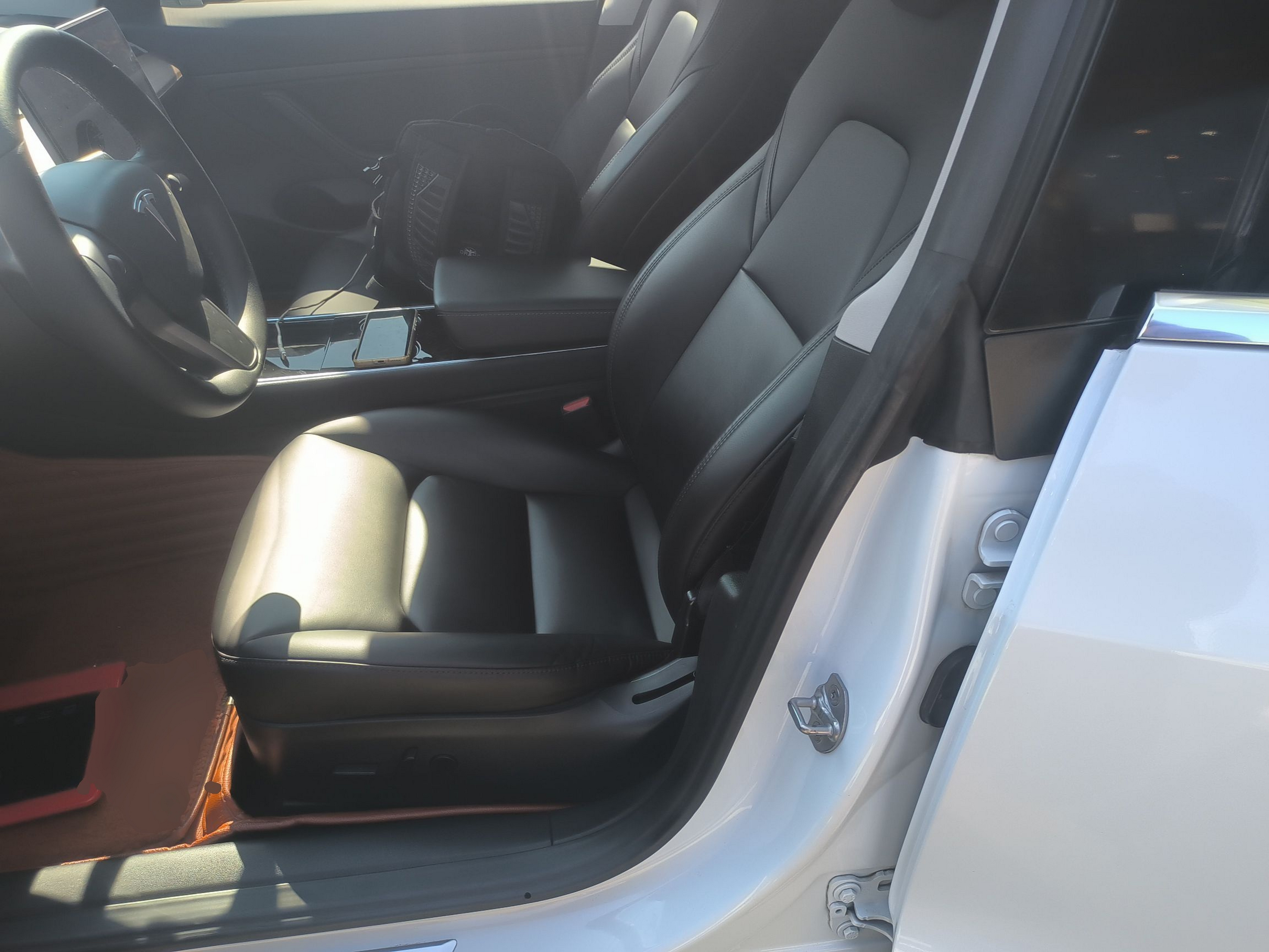 Переднее сиденье в автомобиле