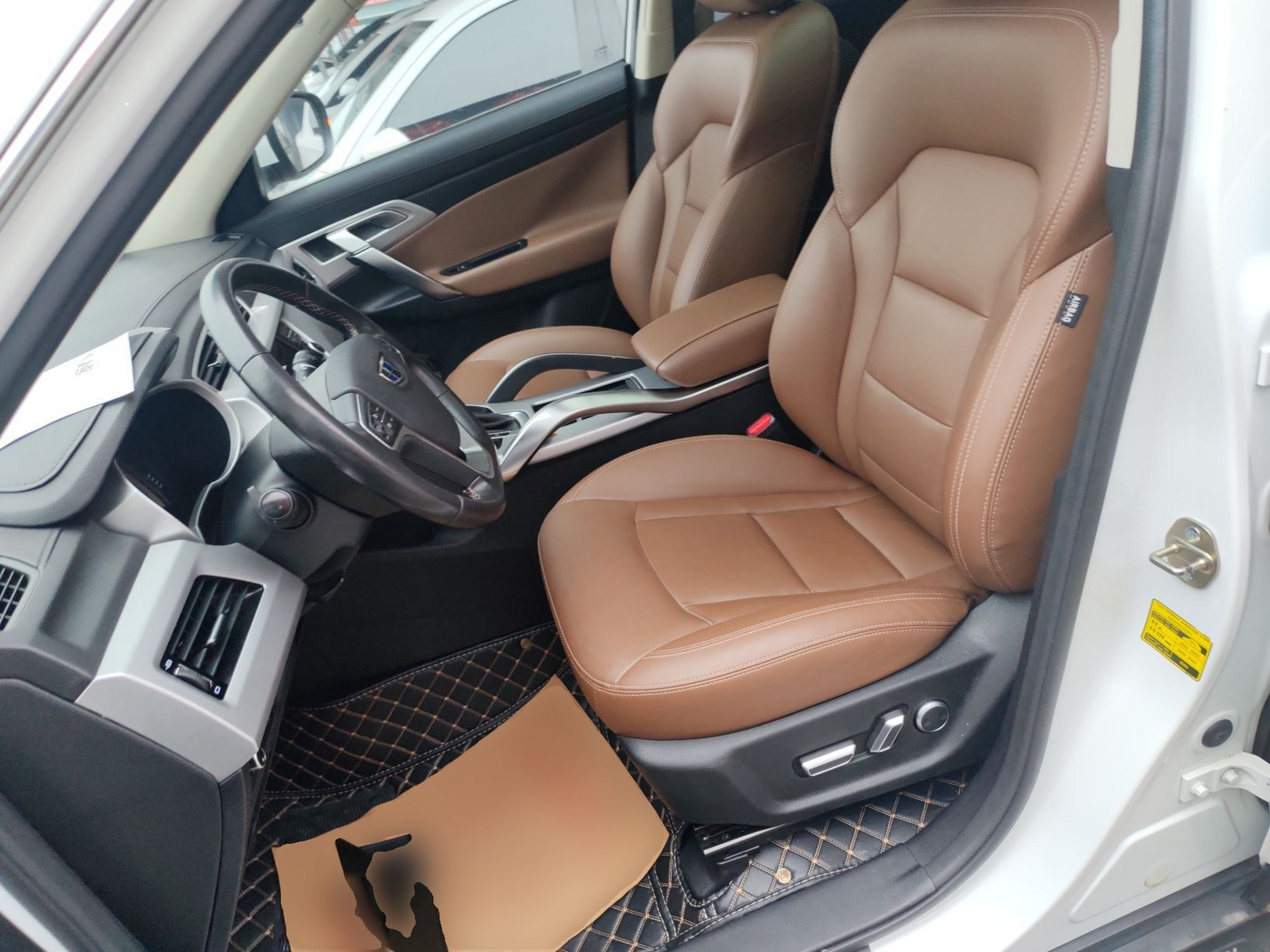 Переднее сиденье в автомобиле