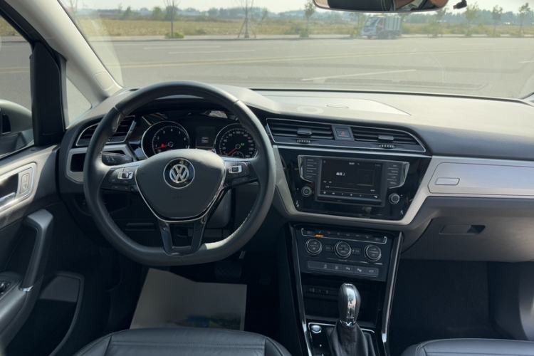 Used Volkswagen Touran 2016 Volkswagen Touran L 330TSI DSG Luxury Edition