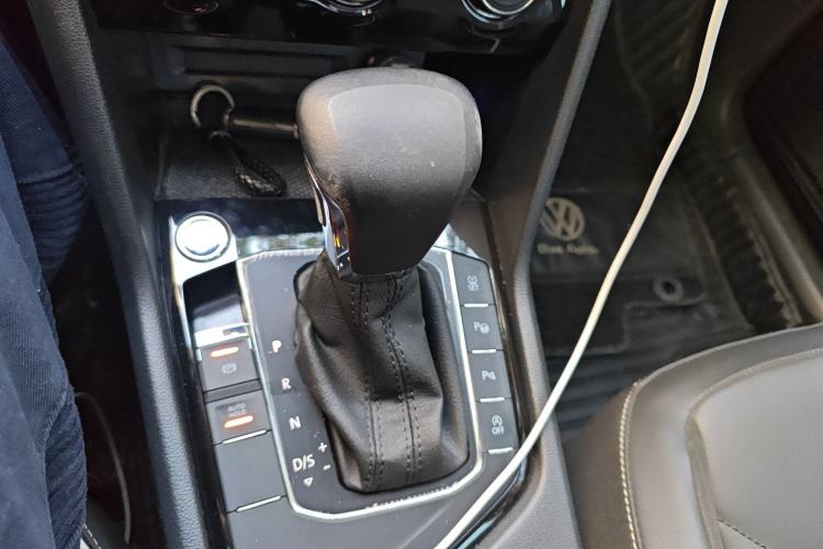 Used Volkswagen Tiguan L 2020 330TSI Automatic Two-Wheel Drive Smart Luxury Edition China VI Standard
