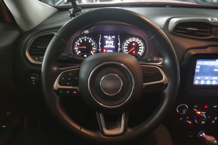 Used  Renegade 2018 Connected Large Screen Version 180T Automatic High-Energy Edition
