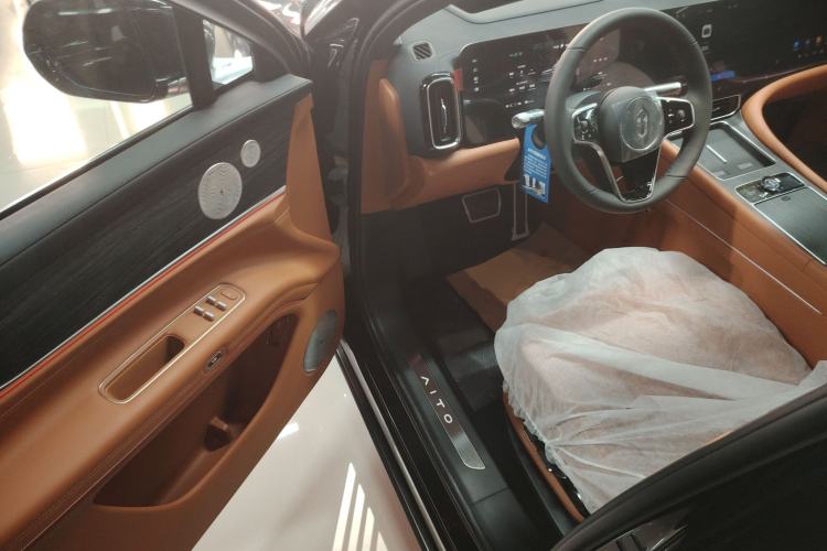 Used Hima AITO M9 2025 All-Electric Ultra Version 100 kWh 5-Seater Model
