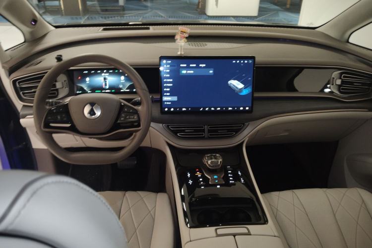 Used Denza D9 2022 DM-i 970 Four-Wheel Drive Flagship Model
