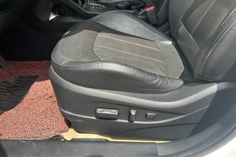 Used Hyundai ix35 2013 2.0L Automatic Two-Wheel Drive Leading GLX China IV Standard
