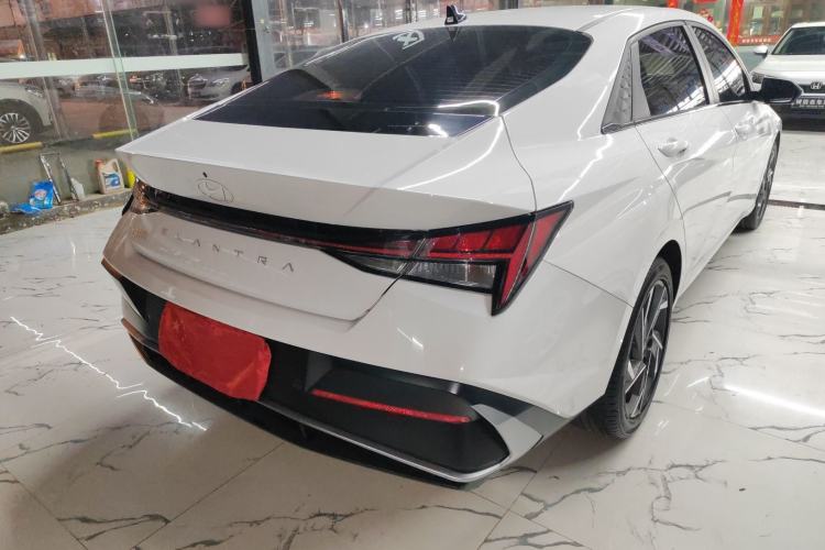 Used Hyundai Elantra 2023 1.5L CVT LUX Prestige Edition
