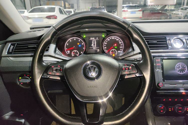 Used Volkswagen Passat 2017 330TSI DSG Luxury Edition
