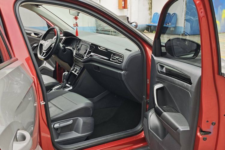 Used Volkswagen T-ROC 2018 280TSI DSG Two-Wheel-Drive Comfort Version China V Standard
