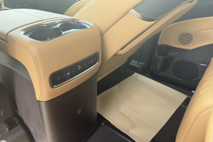 Used Denza D9 2025 DM-i Intelligent Drive 1020 Four-Wheel Drive Flagship Model