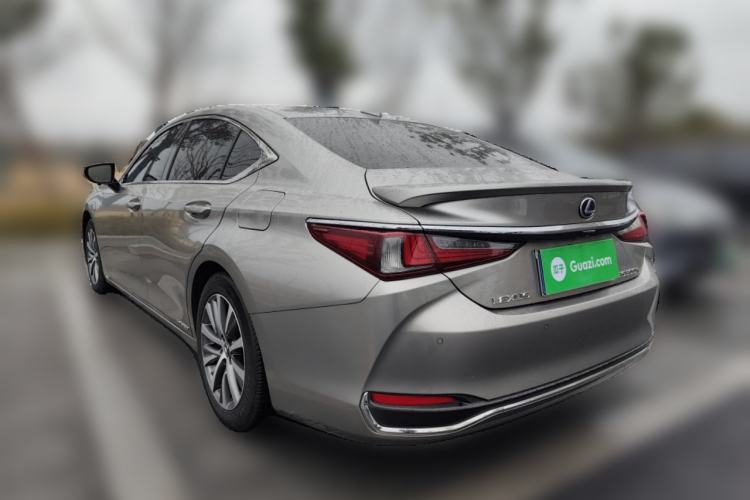 Used Lexus ES 2020 300h Premier Edition
