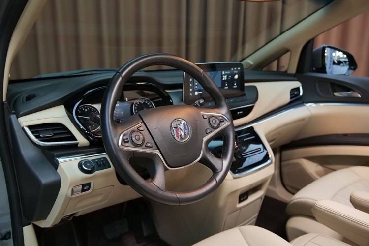 Used Buick GL8 2023 Facelifted Land Cruiser Executive Luxury Version
