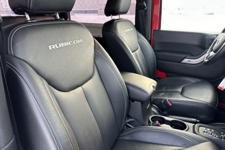 Used  Wrangler 2015 3.6L Rubicon Two-Door Comfort Edition
