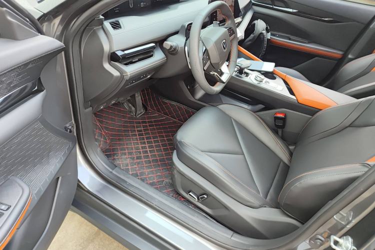 Used Changan UNI-V 2022 1.5T Prestige Version
