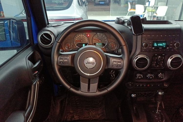 Used  Wrangler 2014 3.0L Sahara Four-Door Edition