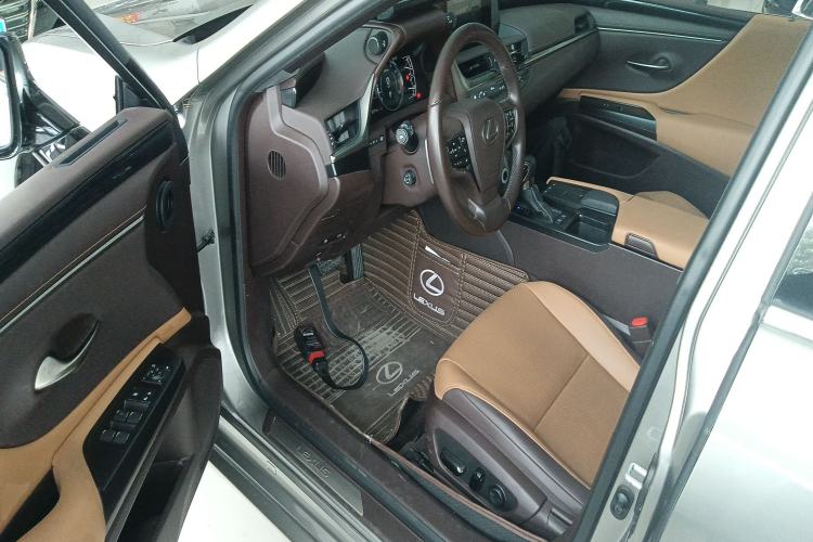 Used Lexus ES 2020 260 Excellence Edition
